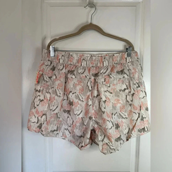NWT Free People Movement Women’s In The Wild Ivory Combo Printed Shorts - Picture 3 of 7